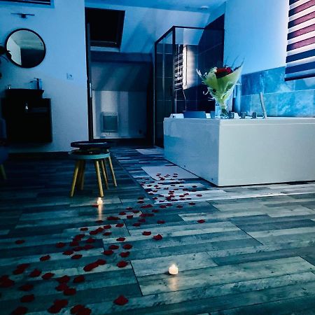 La Bulle De Romance - Love Room Tigy Buitenkant foto