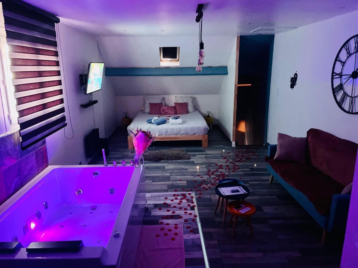 La Bulle De Romance - Love Room Tigy Buitenkant foto