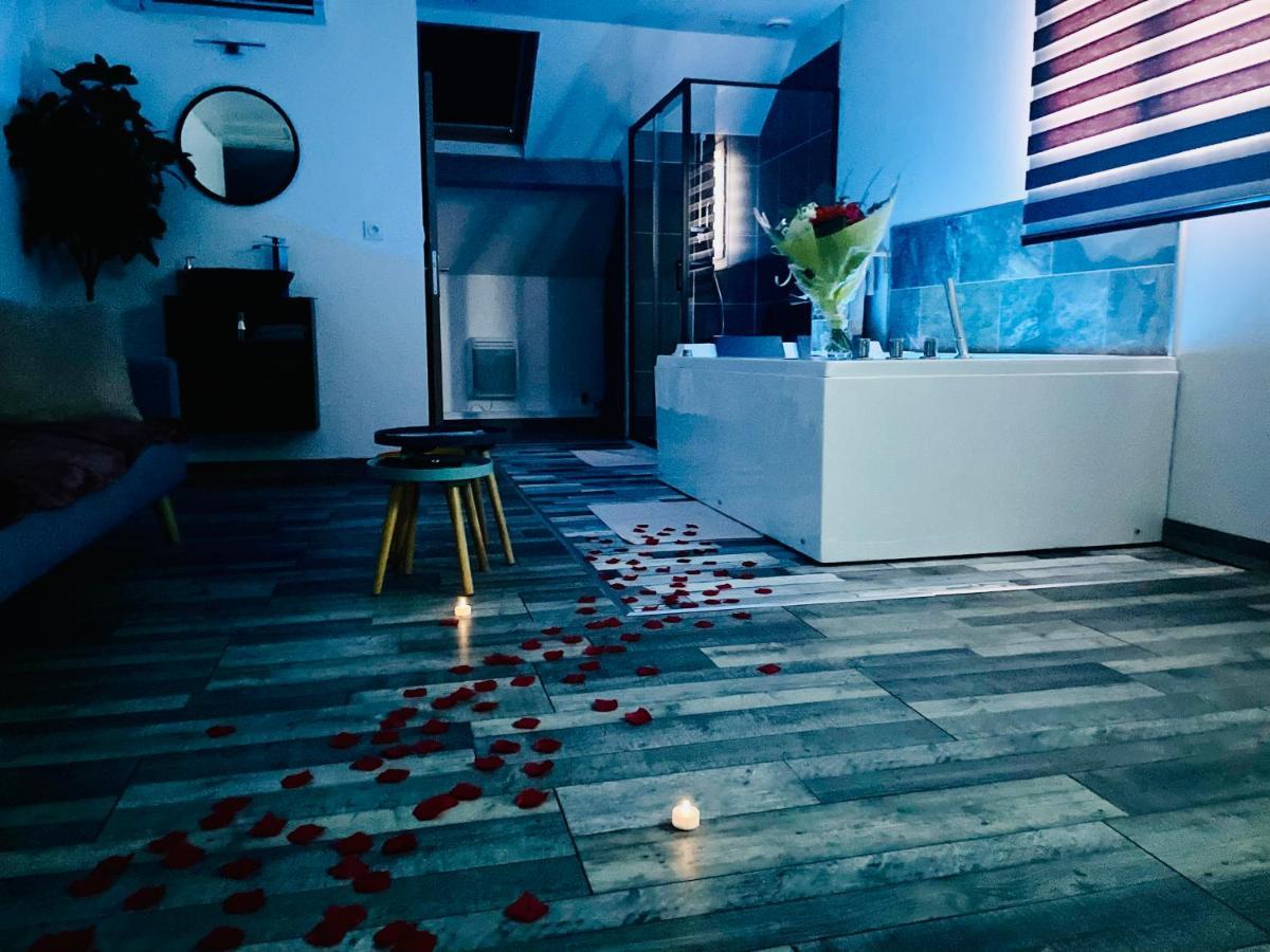 La Bulle De Romance - Love Room Tigy Buitenkant foto